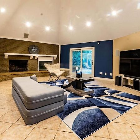 Huge 6 Bedroom With Pool, Spa, 85 Inch Tv, Game Room Houston Eksteriør billede