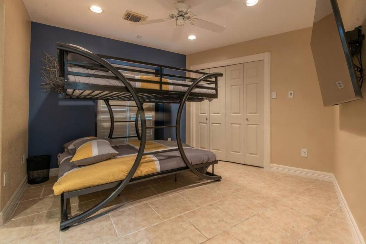 Huge 6 Bedroom With Pool, Spa, 85 Inch Tv, Game Room Houston Eksteriør billede