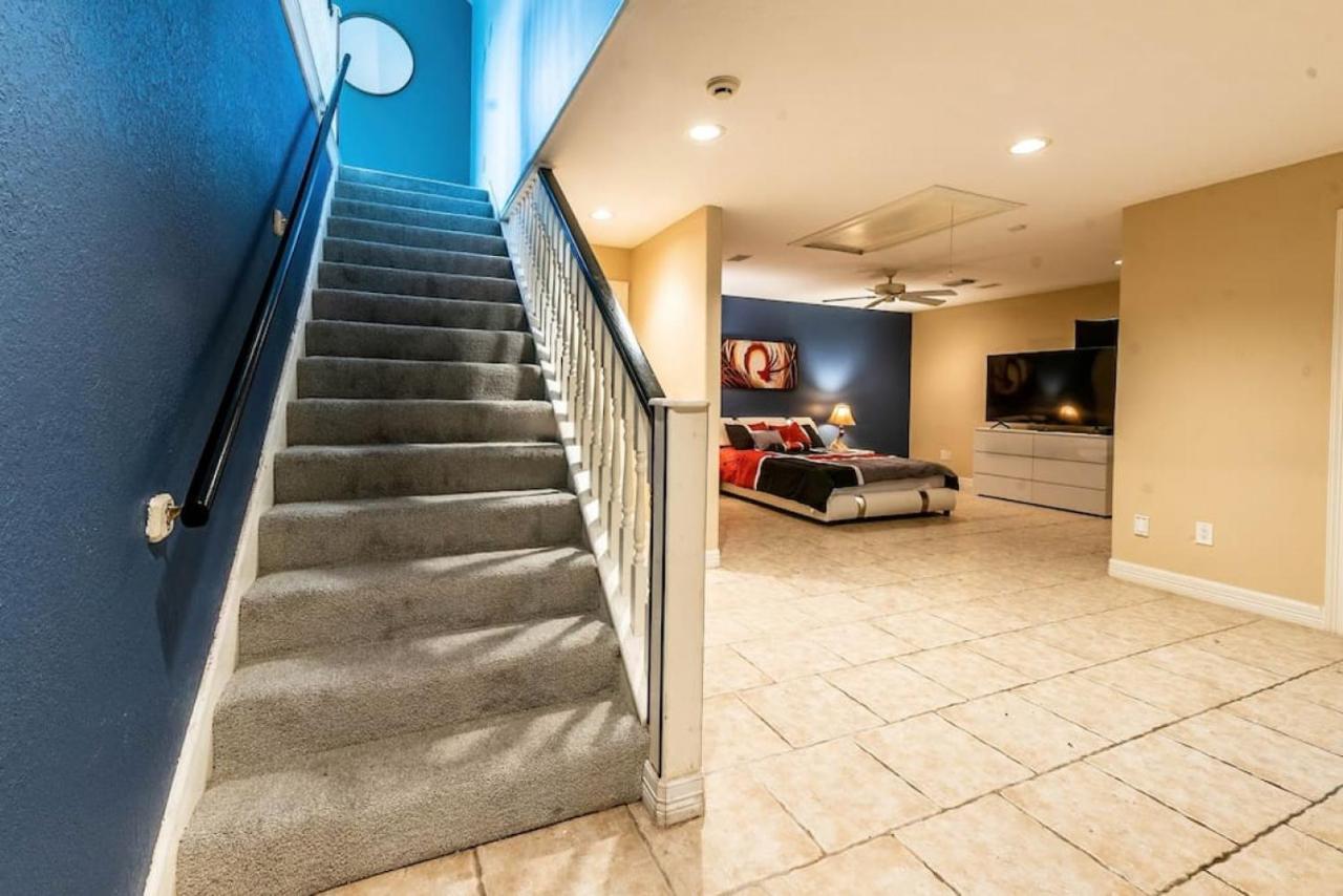 Huge 6 Bedroom With Pool, Spa, 85 Inch Tv, Game Room Houston Eksteriør billede