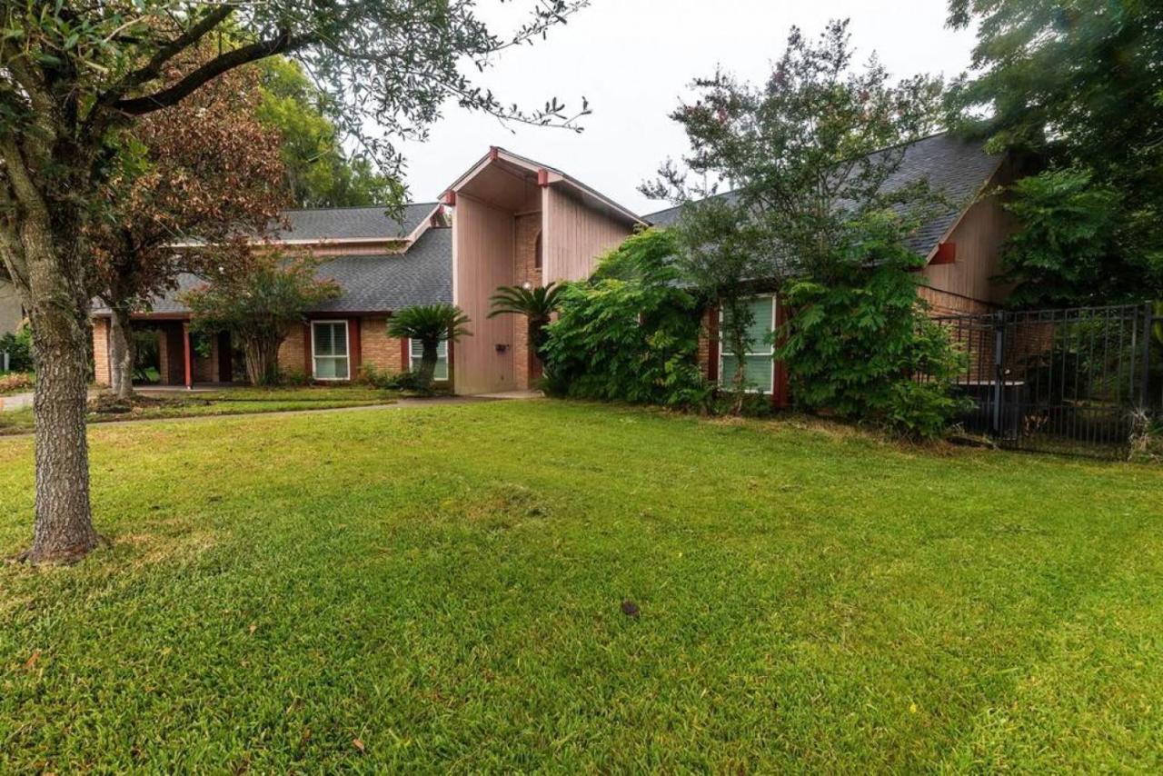 Huge 6 Bedroom With Pool, Spa, 85 Inch Tv, Game Room Houston Eksteriør billede