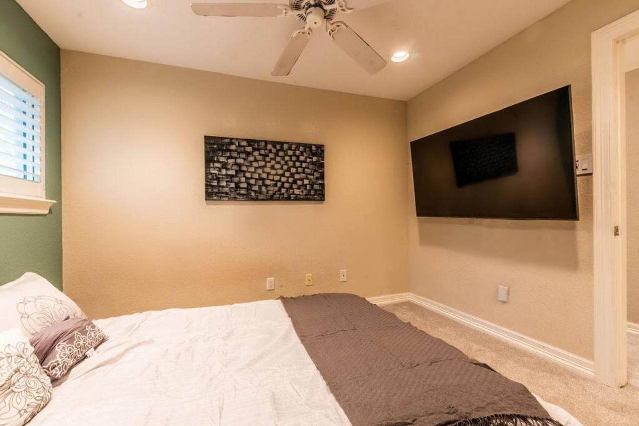 Huge 6 Bedroom With Pool, Spa, 85 Inch Tv, Game Room Houston Eksteriør billede