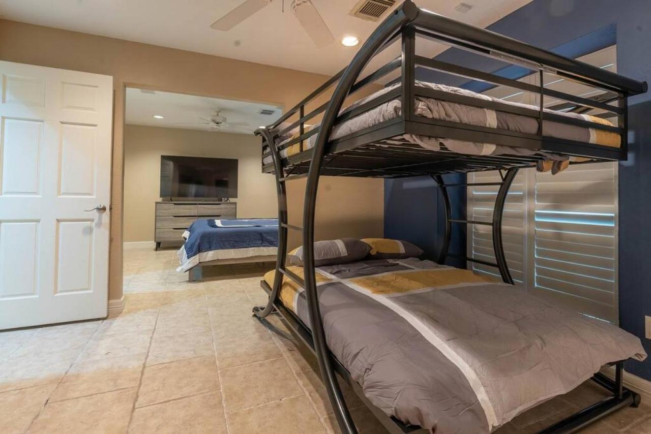 Huge 6 Bedroom With Pool, Spa, 85 Inch Tv, Game Room Houston Eksteriør billede