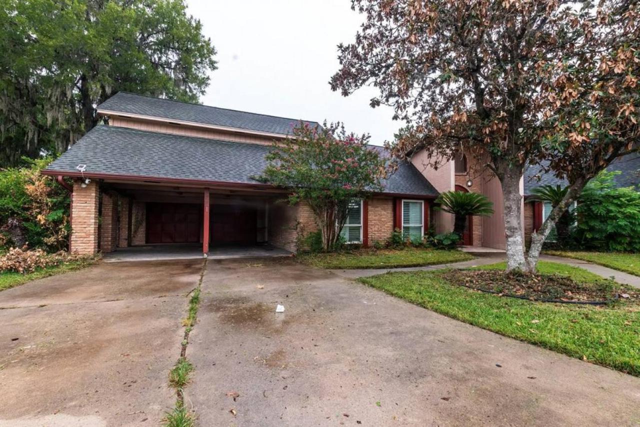 Huge 6 Bedroom With Pool, Spa, 85 Inch Tv, Game Room Houston Eksteriør billede