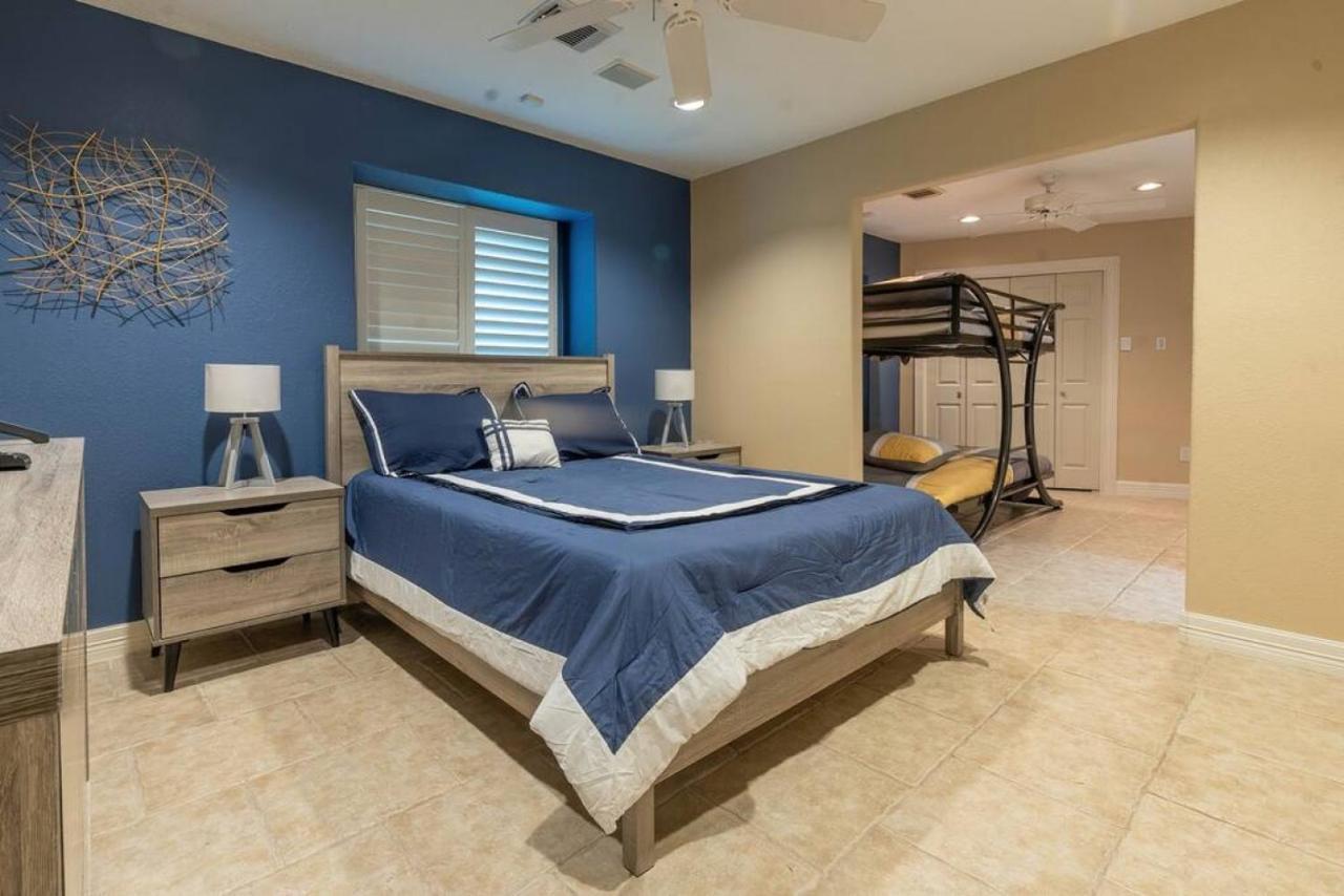 Huge 6 Bedroom With Pool, Spa, 85 Inch Tv, Game Room Houston Eksteriør billede