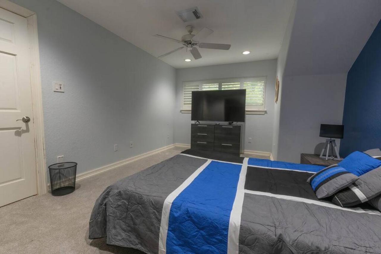 Huge 6 Bedroom With Pool, Spa, 85 Inch Tv, Game Room Houston Eksteriør billede