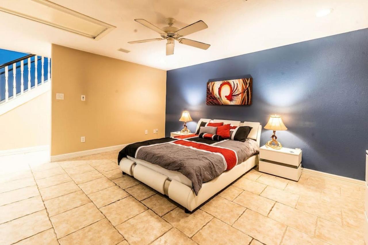 Huge 6 Bedroom With Pool, Spa, 85 Inch Tv, Game Room Houston Eksteriør billede