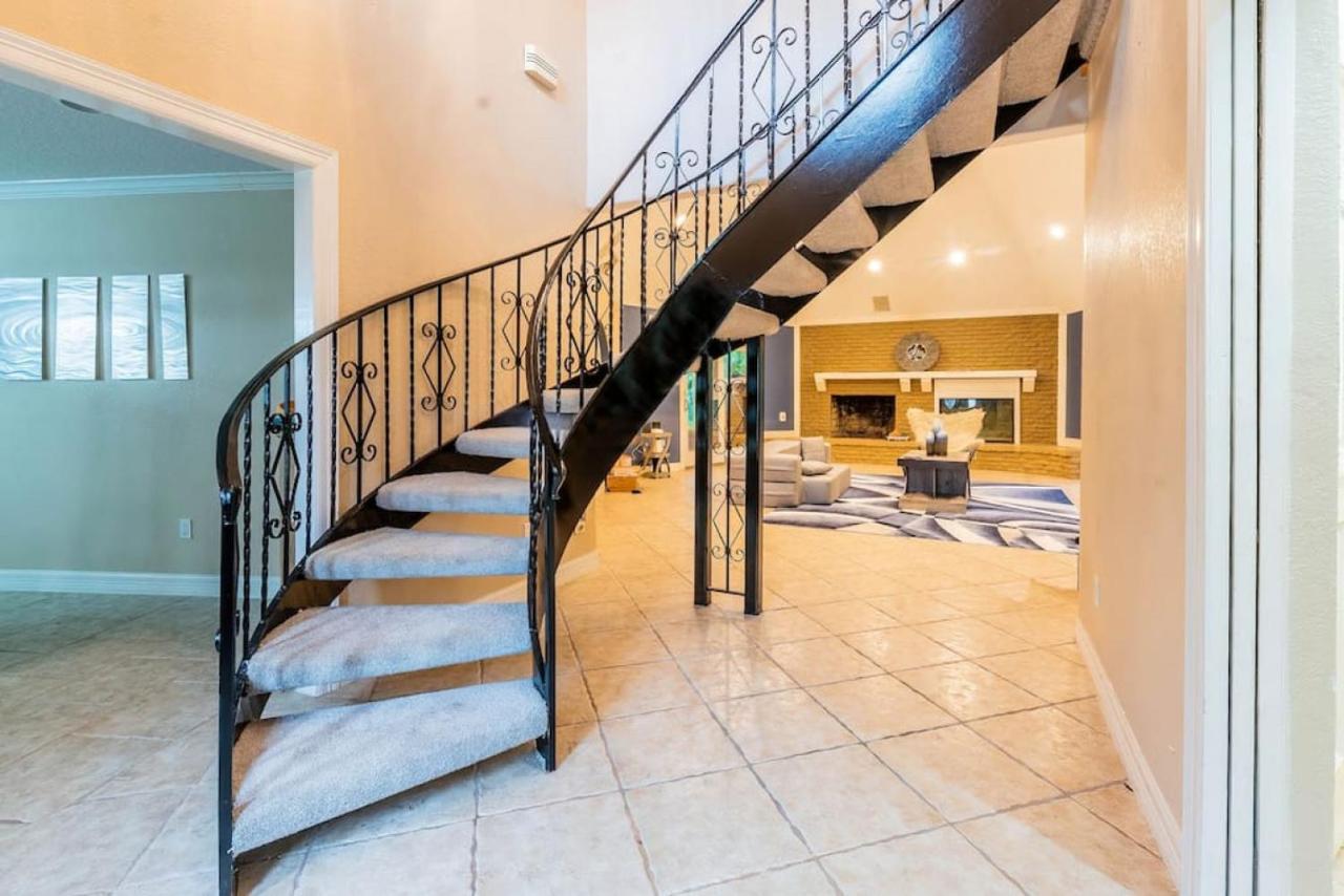 Huge 6 Bedroom With Pool, Spa, 85 Inch Tv, Game Room Houston Eksteriør billede