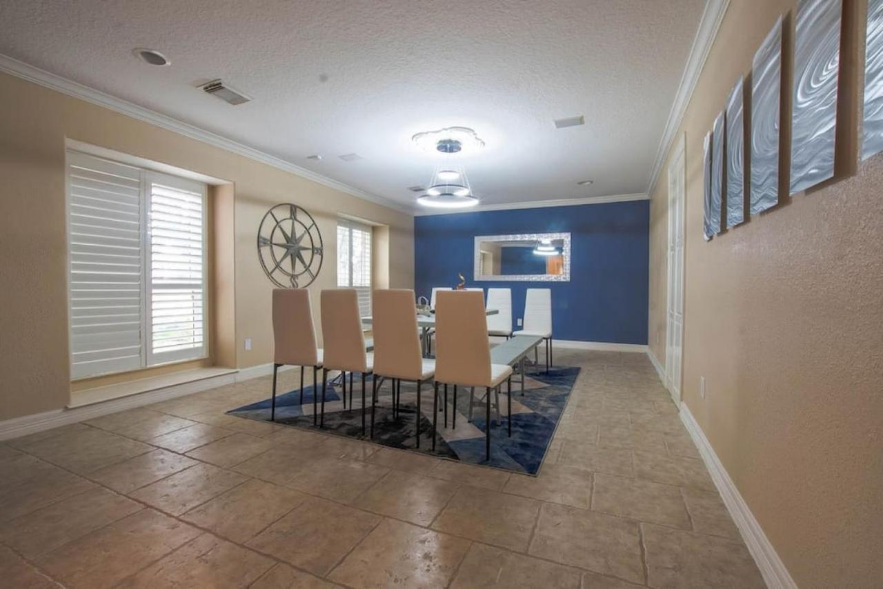 Huge 6 Bedroom With Pool, Spa, 85 Inch Tv, Game Room Houston Eksteriør billede