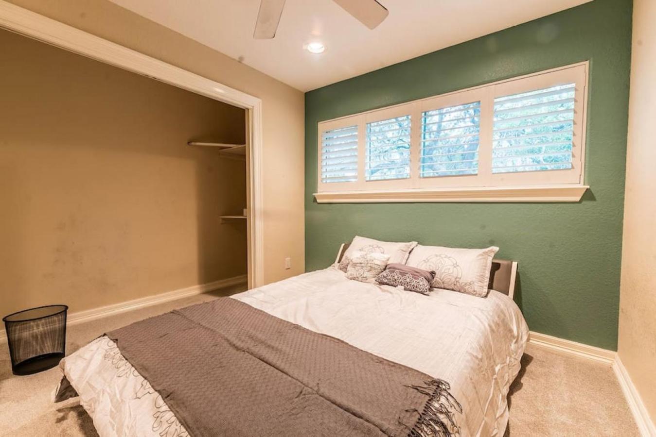 Huge 6 Bedroom With Pool, Spa, 85 Inch Tv, Game Room Houston Eksteriør billede