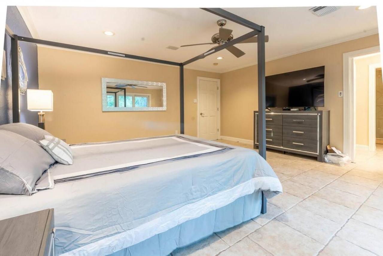 Huge 6 Bedroom With Pool, Spa, 85 Inch Tv, Game Room Houston Eksteriør billede