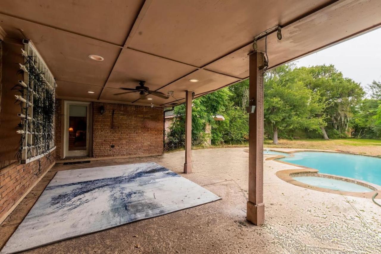 Huge 6 Bedroom With Pool, Spa, 85 Inch Tv, Game Room Houston Eksteriør billede