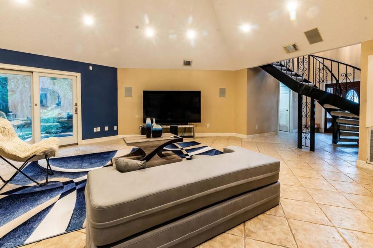 Huge 6 Bedroom With Pool, Spa, 85 Inch Tv, Game Room Houston Eksteriør billede