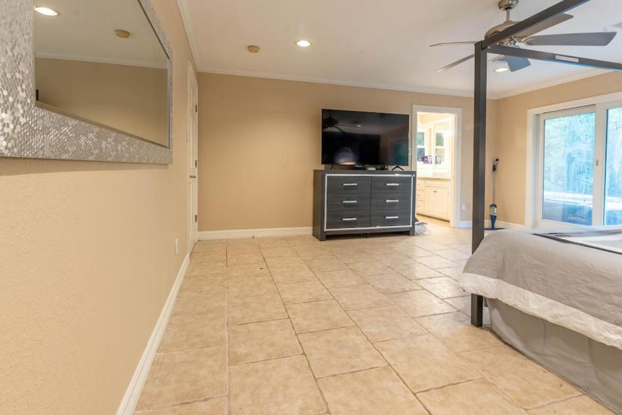 Huge 6 Bedroom With Pool, Spa, 85 Inch Tv, Game Room Houston Eksteriør billede